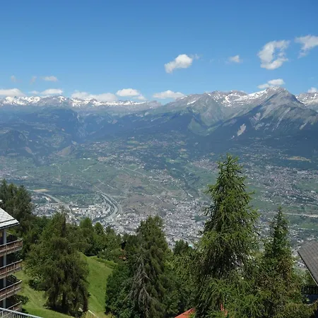 Apartment Hilltop With Valley Views